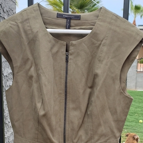 BCBGMAXAZRIAWomen's Green Zip - Front Romper - Picture 3 of 4